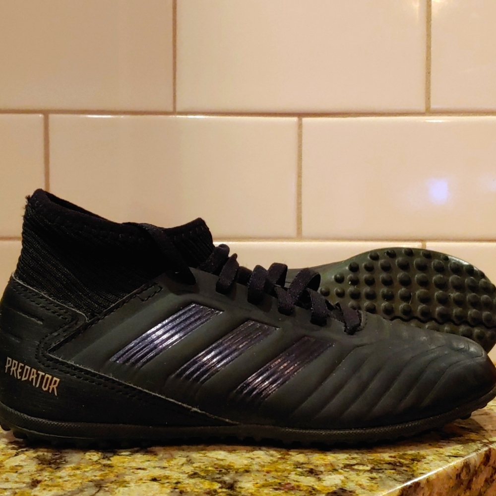 Adidas Predator kids indoor soccer shoes, all black (size 2)